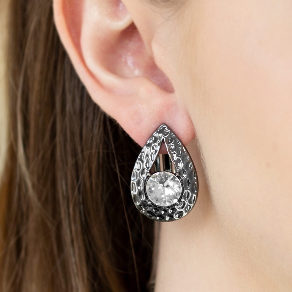🌸🌸 Clip on Earrings 🌸🌸 Black metallic